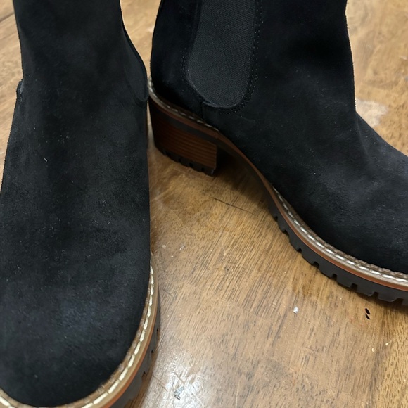 Bertuchi Black Suede Chelsea Boots - Picture 2 of 6